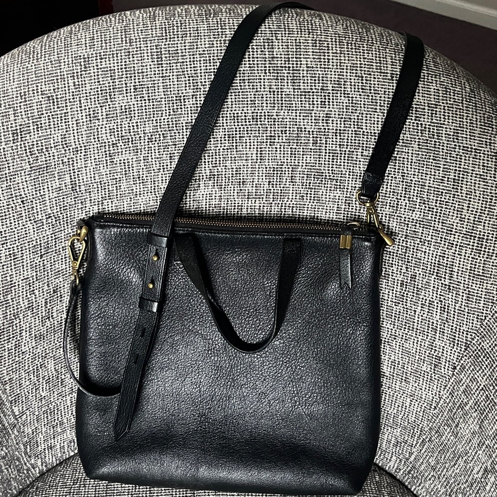 Madewell Crossbody Leather Zip-Up Medium Tote - Picture 9 of 16